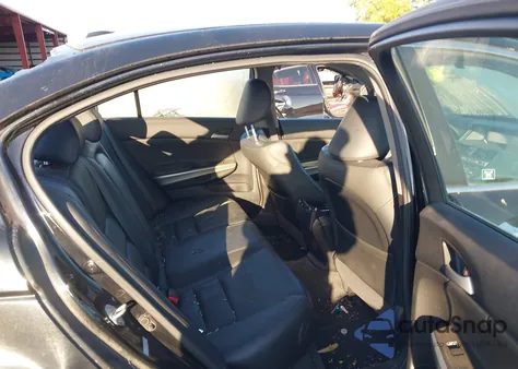 2010 Honda Accord 3.5 Ex-L z USA, uszkodzony, nr VIN 1HGCP3F84AA022555